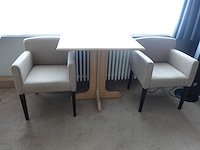 Houten tafel + 2 stoelen