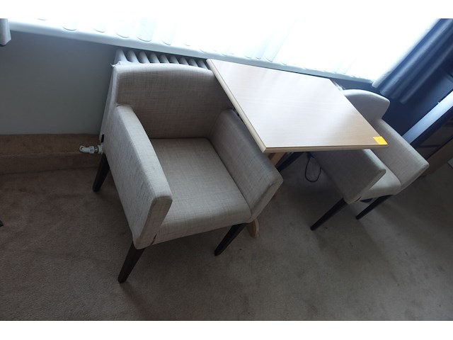 Houten tafel + 2 stoelen - afbeelding 3 van  3