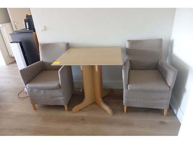 Houten tafel + 2 stoelen - afbeelding 1 van  1