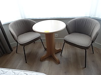 Houten tafel + 2 stoelen - afbeelding 1 van  1