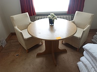 Houten tafel + 2 stoelen - afbeelding 1 van  1