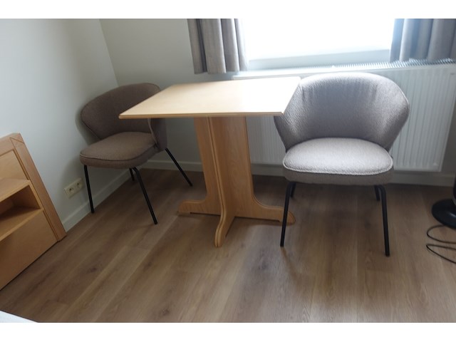 Houten tafel + 2 stoelen - afbeelding 1 van  1