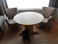 Houten tafel + 2 stoelen - afbeelding 1 van  1