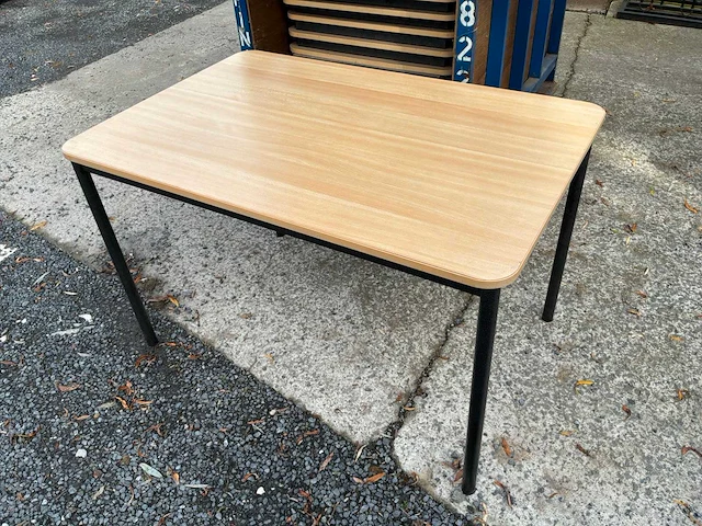 Houten tafel (26x) - afbeelding 1 van  11