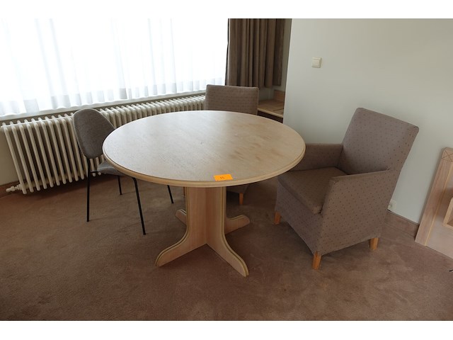 Houten tafel + 3 stoelen - afbeelding 1 van  1