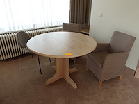 Houten tafel + 3 stoelen - afbeelding 1 van  1