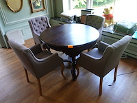 Houten tafel + 4x stoffen stoel