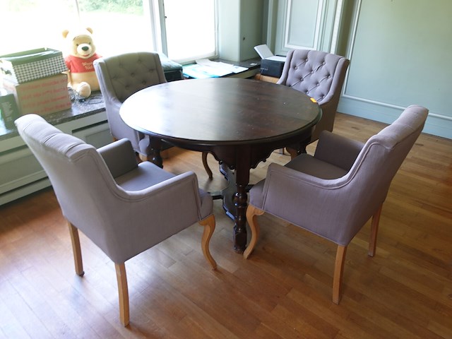 Houten tafel + 4x stoffen stoel - afbeelding 2 van  6
