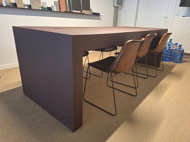 Houten tafel + 8 stoelen - afbeelding 1 van  3