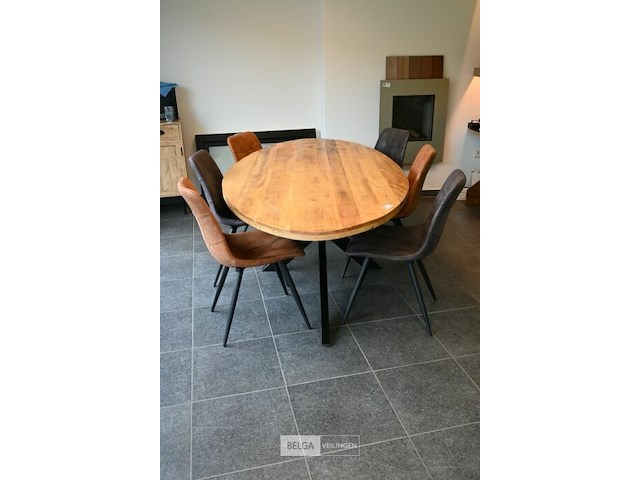 Houten tafel met 6 stoelen - afbeelding 1 van  6