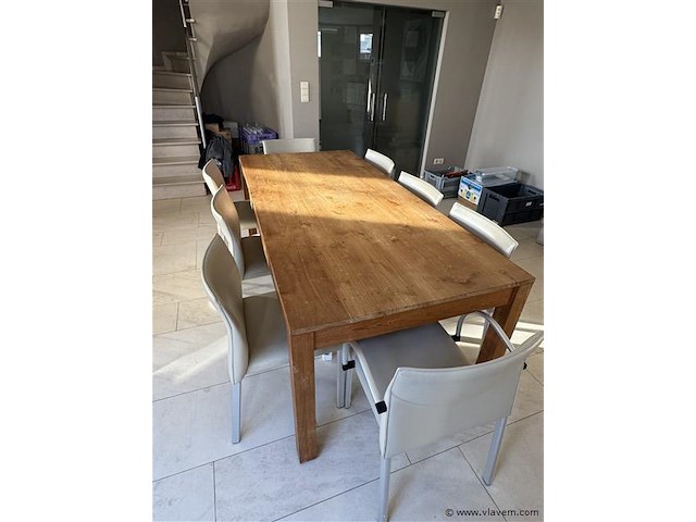 Houten tafel met 8 stoelen - afbeelding 1 van  3