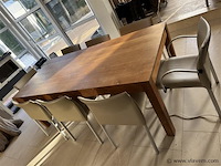 Houten tafel met 8 stoelen - afbeelding 3 van  3