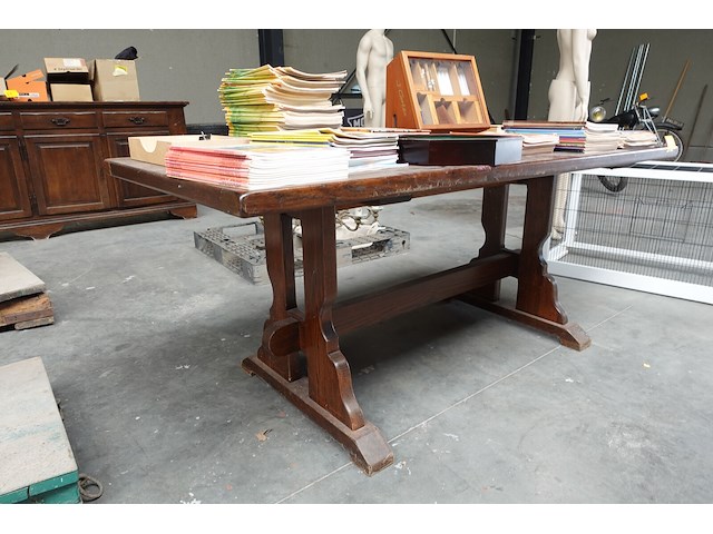 Houten tafel met diversen - afbeelding 4 van  12