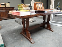 Houten tafel met diversen - afbeelding 4 van  12
