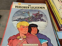 Houten tafel met diversen - afbeelding 5 van  12