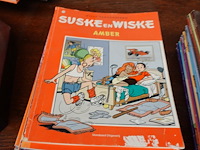 Houten tafel met diversen - afbeelding 9 van  12