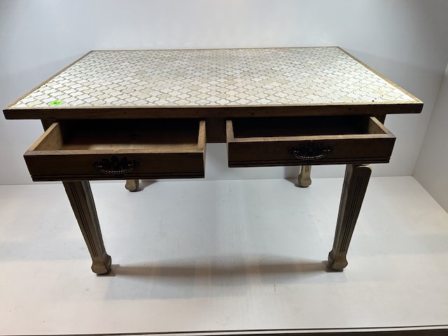 Houten tafel met mozaiek - afbeelding 2 van  4