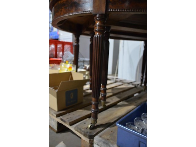 Houten tafel met wielen - afbeelding 2 van  3