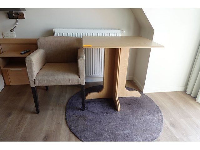 Houten tafel + stoel - afbeelding 1 van  2