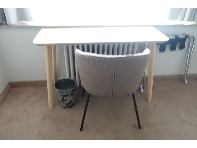 Houten tafel + stoel - afbeelding 1 van  4