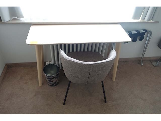 Houten tafel + stoel - afbeelding 2 van  4