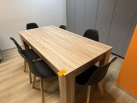 Houten tafel vv 6 stoelen
