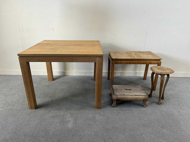 Houten tafel + zitkruk - furniture set (4x) - afbeelding 1 van  9