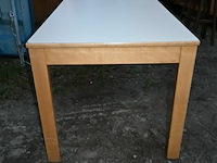 Houten tafel - afbeelding 3 van  4