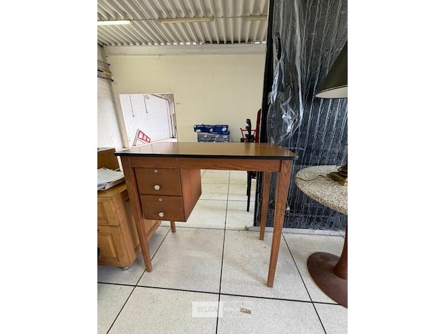 Houten tafel - afbeelding 1 van  2