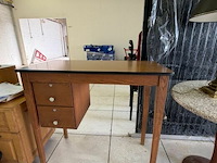 Houten tafel - afbeelding 1 van  2