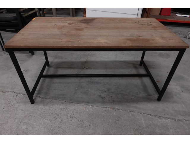 Houten tafel - afbeelding 1 van  3