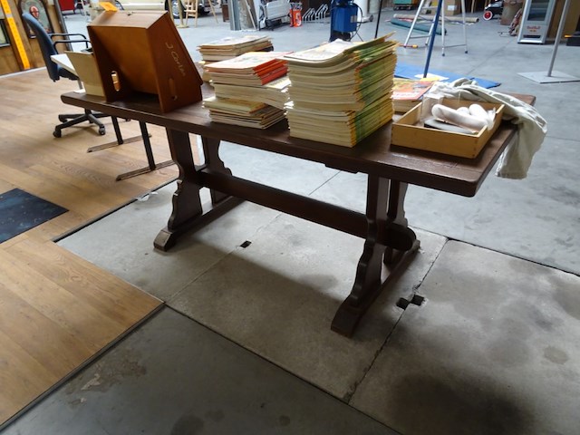 Houten tafel - afbeelding 2 van  4