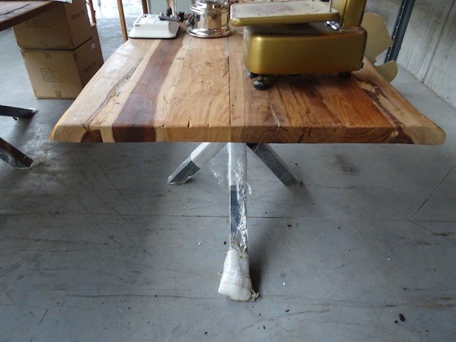 Houten tafel - afbeelding 2 van  3