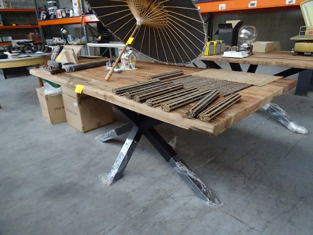 Houten tafel - afbeelding 2 van  3