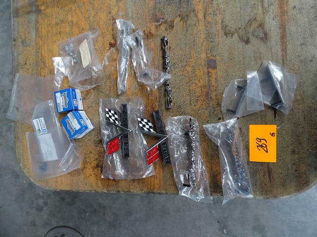 Houten tafel - afbeelding 1 van  7