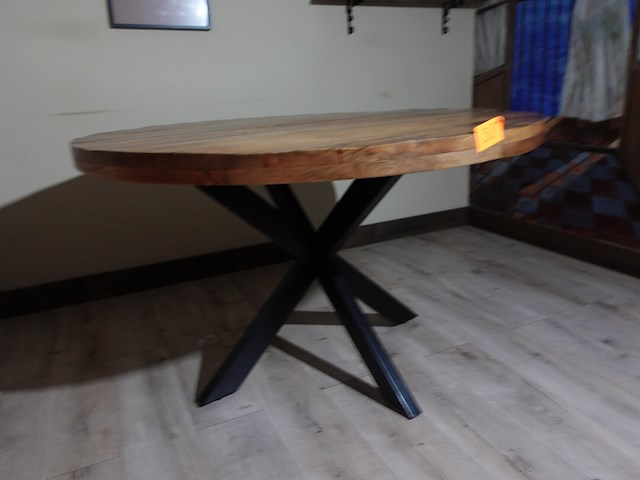 Houten tafel - afbeelding 2 van  2