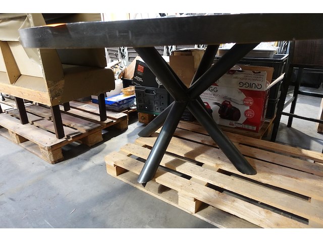 Houten tafel - afbeelding 2 van  3