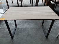 Houten tafel - afbeelding 1 van  3