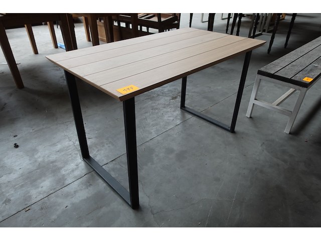 Houten tafel - afbeelding 2 van  3