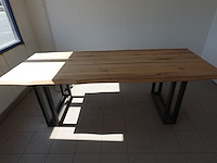 Houten tafel - afbeelding 1 van  3