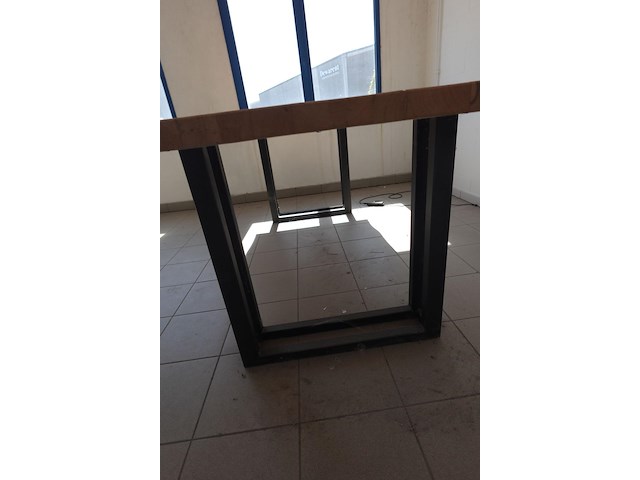 Houten tafel - afbeelding 3 van  3
