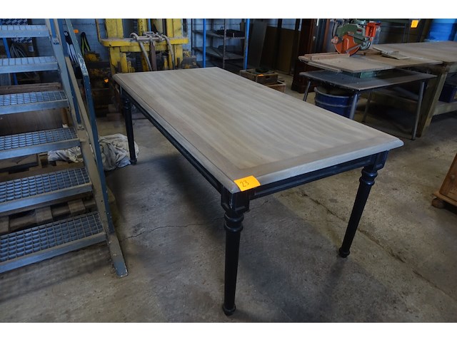 Houten tafel - afbeelding 1 van  4