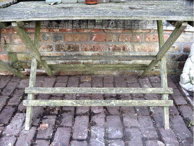 Houten tafel - afbeelding 2 van  3