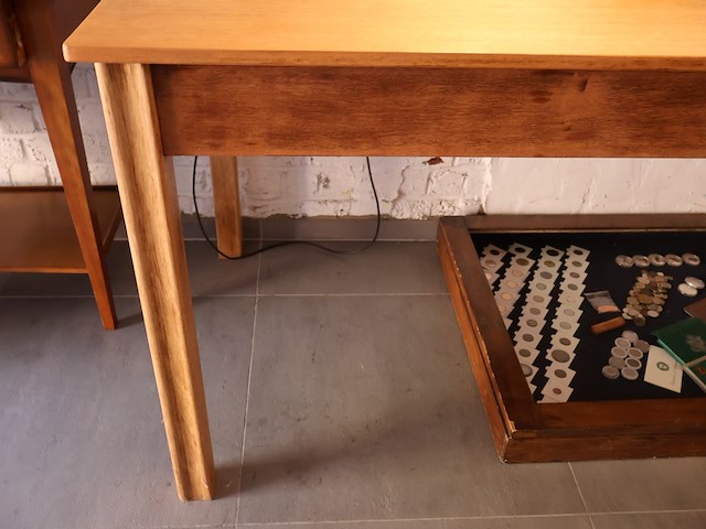 Houten tafel - afbeelding 2 van  4