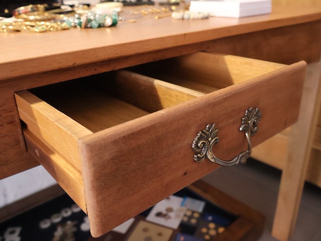 Houten tafel - afbeelding 4 van  4
