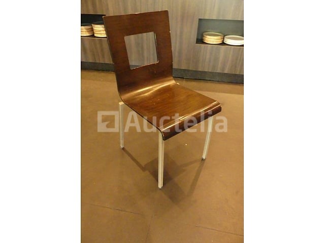 Houten tafels, stoelen - afbeelding 1 van  8