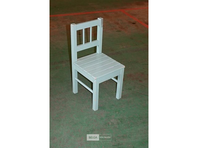 Houten tafeltje + 2 houten kinderstoelen - afbeelding 3 van  4