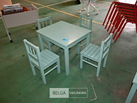 Houten tafeltje + 4 houten kinderstoelen - afbeelding 1 van  6