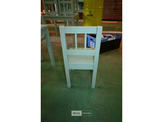Houten tafeltje + 4 houten kinderstoelen - afbeelding 6 van  6