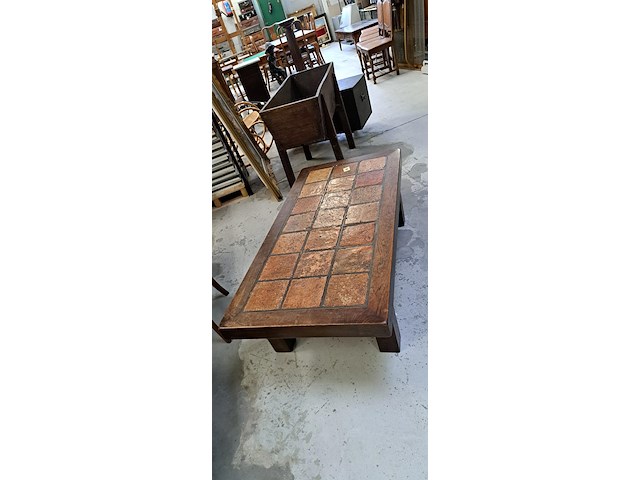 Houten tegeltafel - afbeelding 1 van  2